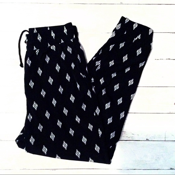 F21 | Cute Cargo Style Pants - Picture 2 of 4